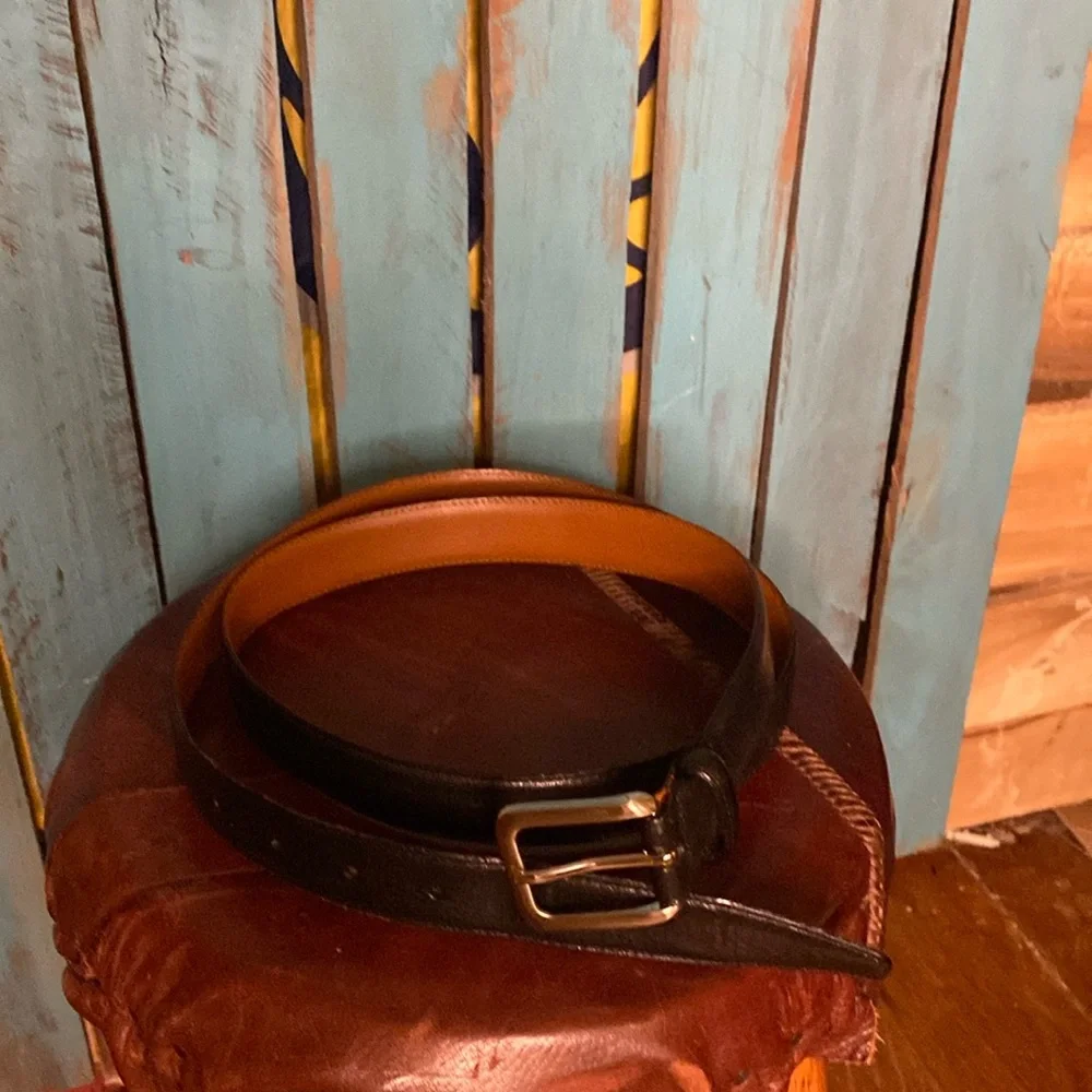 Men’s Wearhouse black Italian full grain leather belt size 44 silver tone